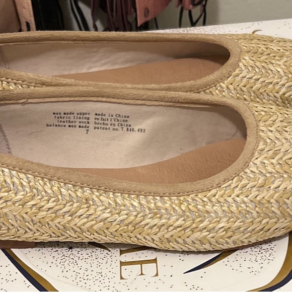 Seychelles Wicker Flats - Picture 2 of 4